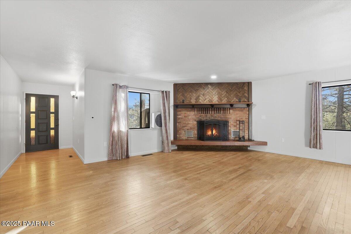 1490 White Spar Road Prescott, AZ 86303 - Photo 6 of 33 06-Living Room