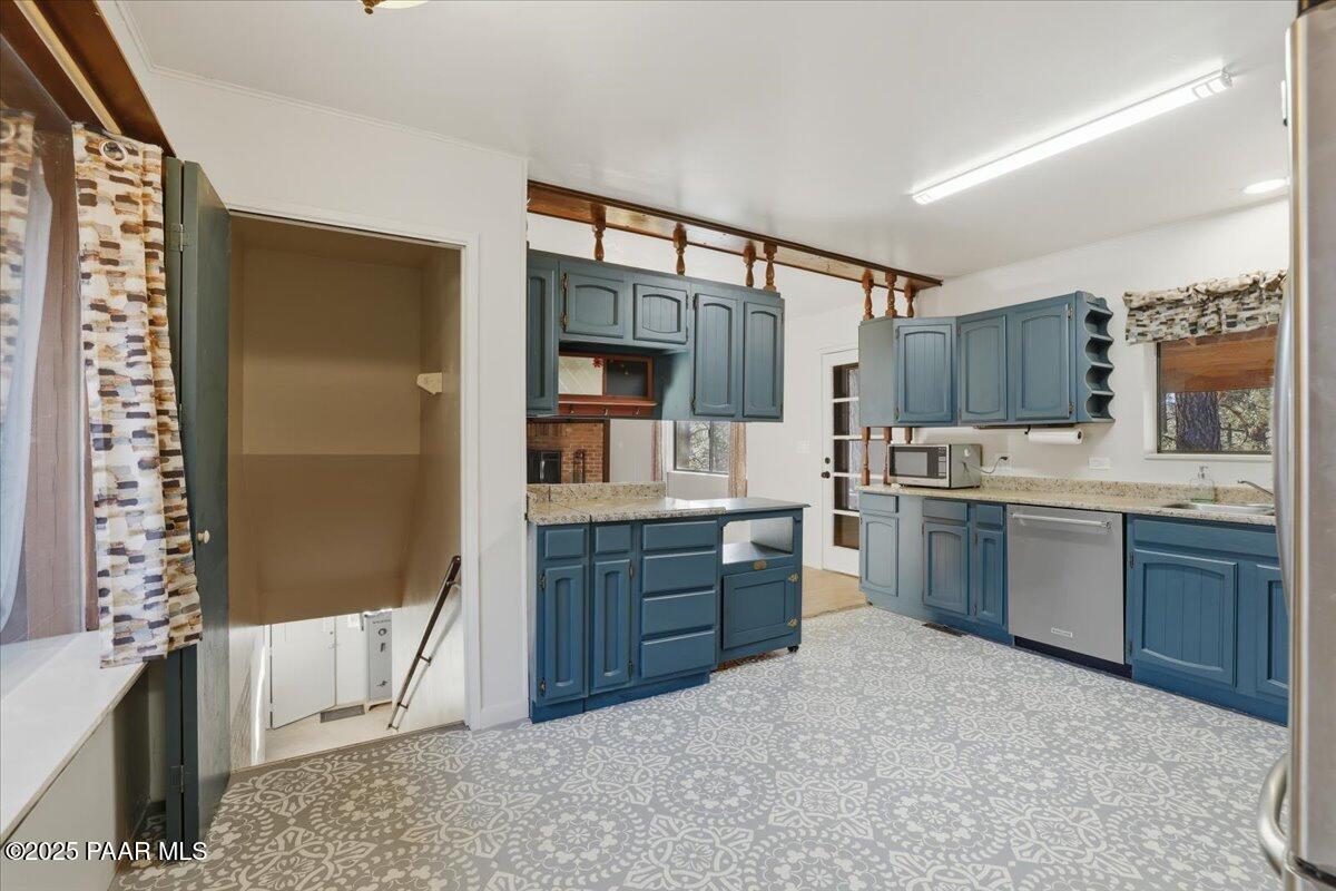 1490 White Spar Road Prescott, AZ 86303 - Photo 7 of 33 07-Kitchen