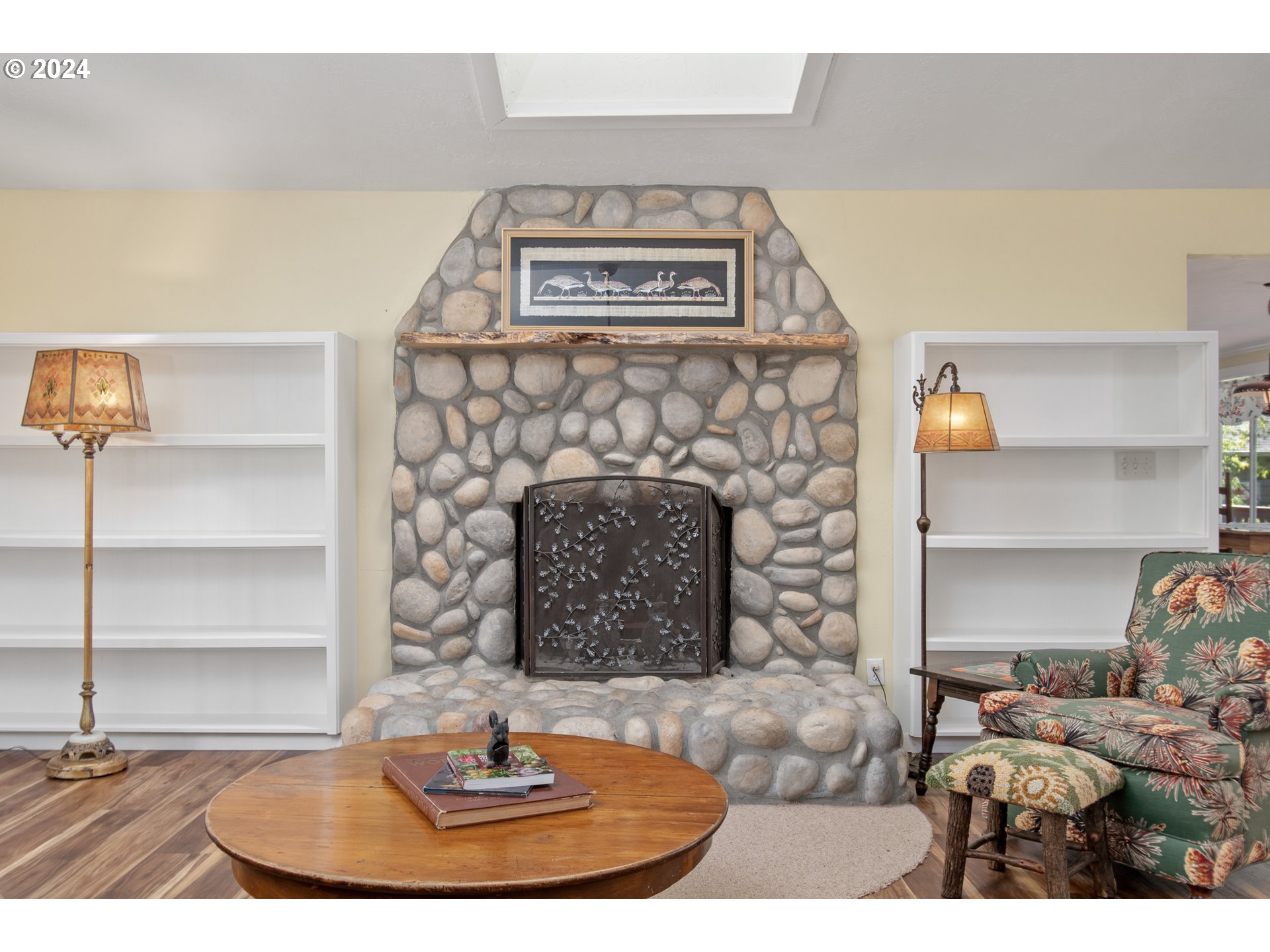 90482 Sunderman Road Springfield, OR 97478 - Photo 15 of 40 a picture of a living room with a fireplace