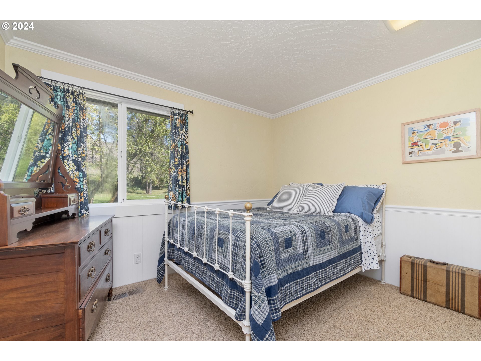 90482 Sunderman Road Springfield, OR 97478 - Photo 23 of 40 a bed sitting in a bedroom next to a window