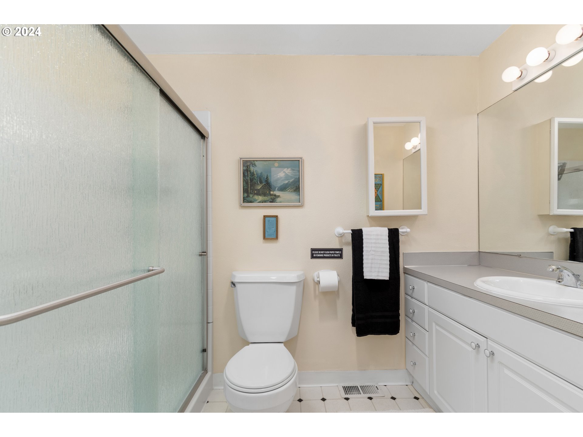 90482 Sunderman Road Springfield, OR 97478 - Photo 25 of 40 a bathroom with a granite countertop toilet sink and mirror