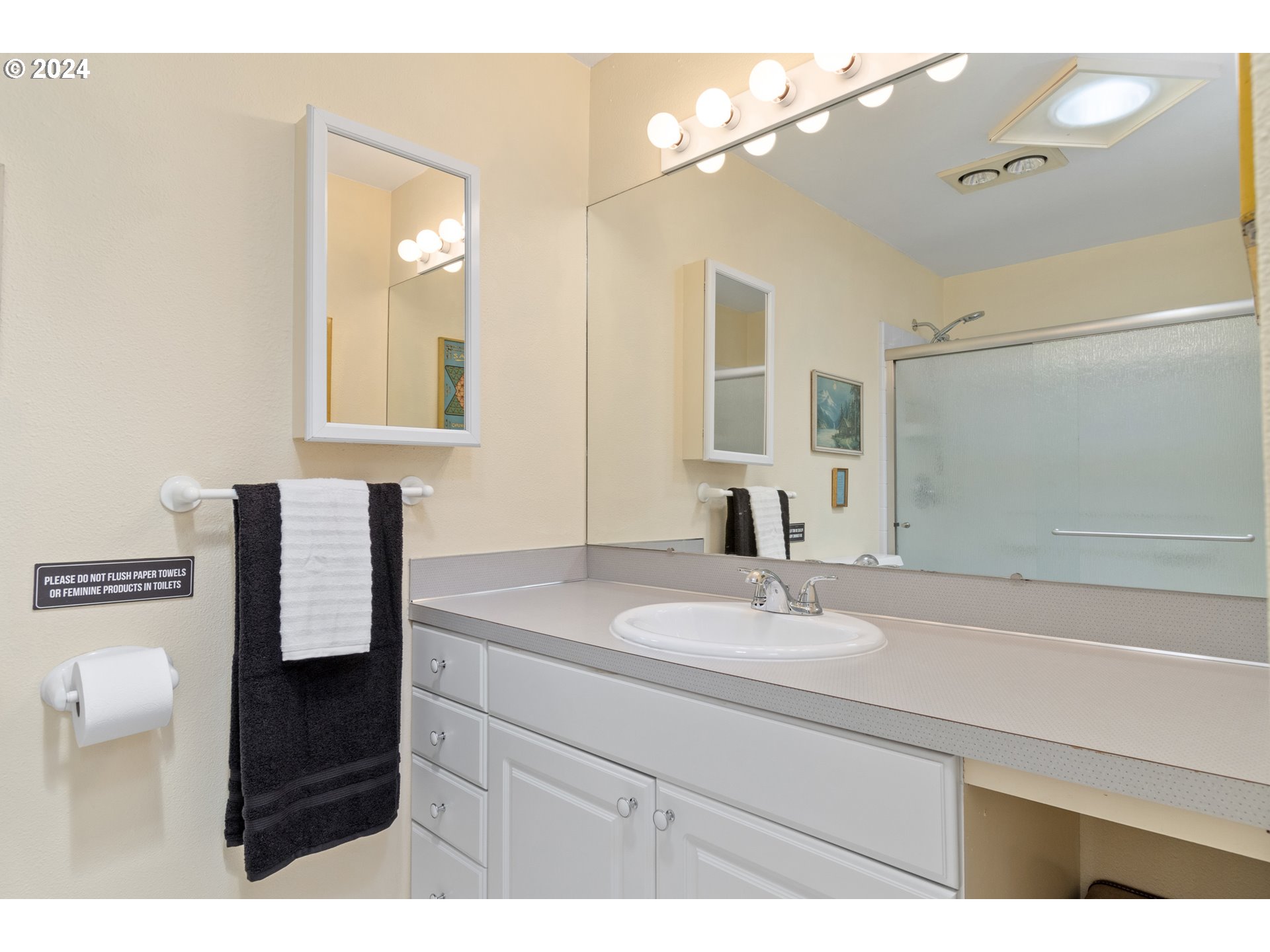 90482 Sunderman Road Springfield, OR 97478 - Photo 26 of 40 a bathroom with a sink vanity and mirror