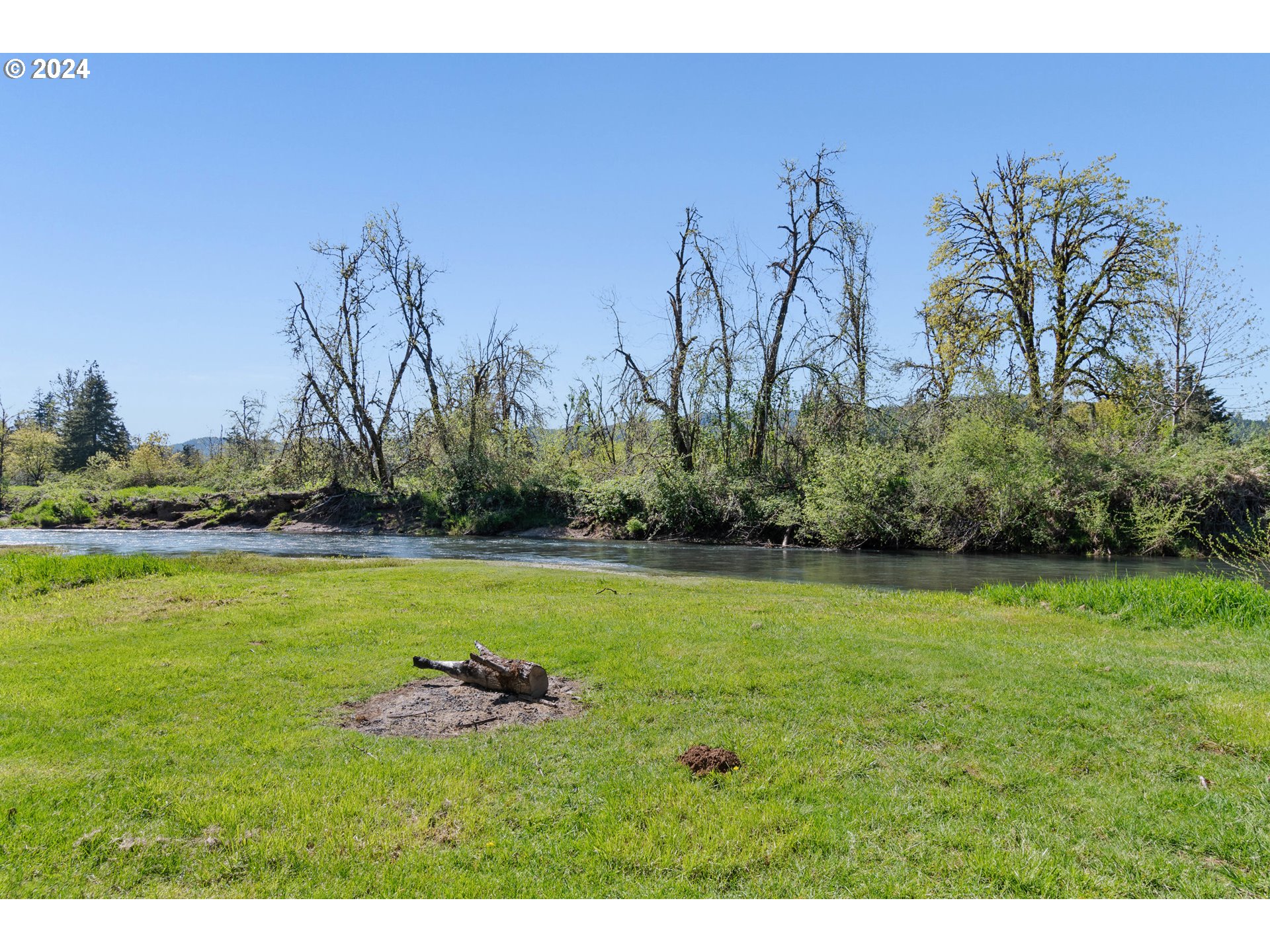 90482 Sunderman Road Springfield, OR 97478 - Photo 33 of 40 a view of a golf course with a lake