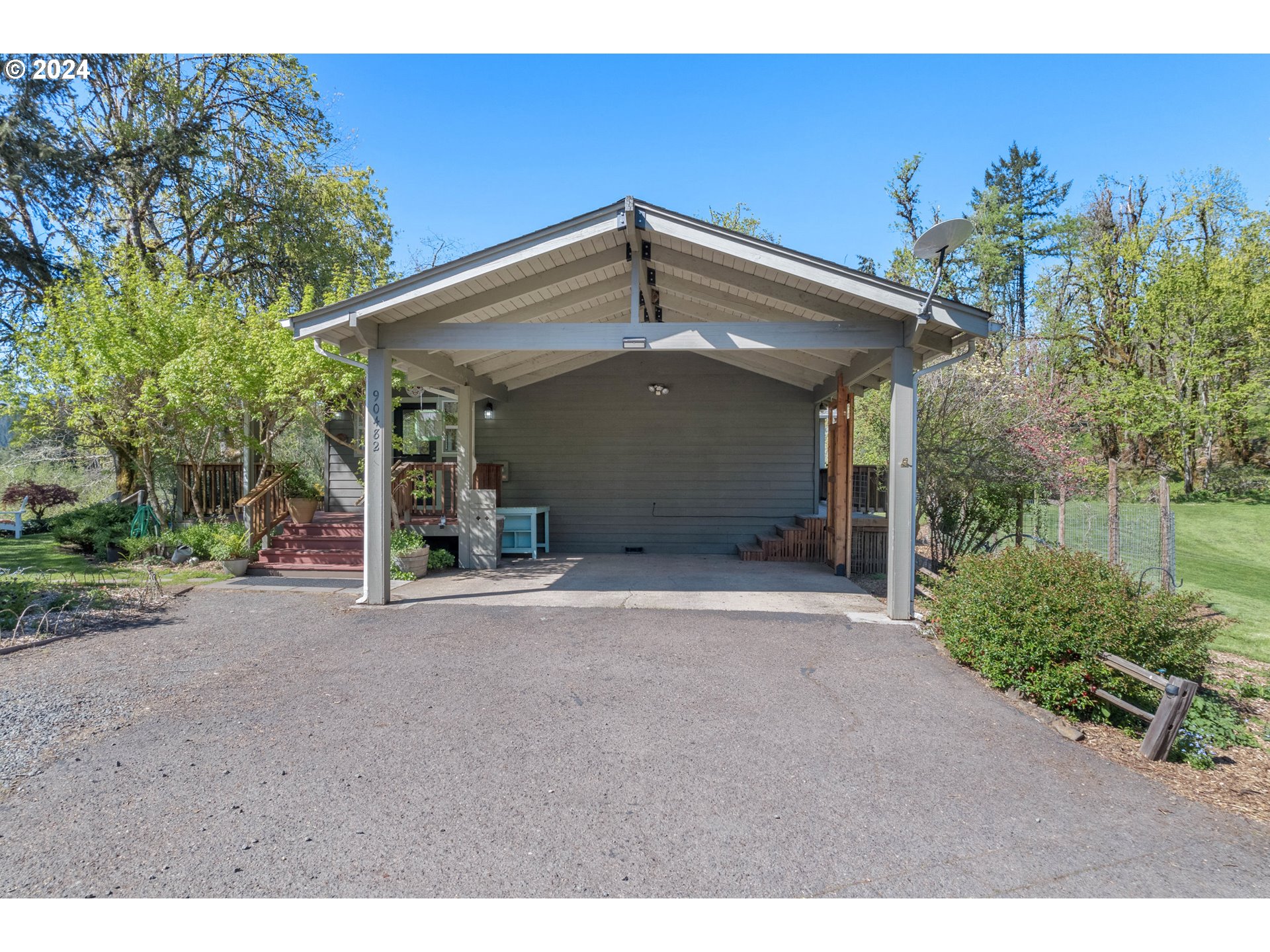 90482 Sunderman Road Springfield, OR 97478 - Photo 35 of 40 a view of a house with a garage