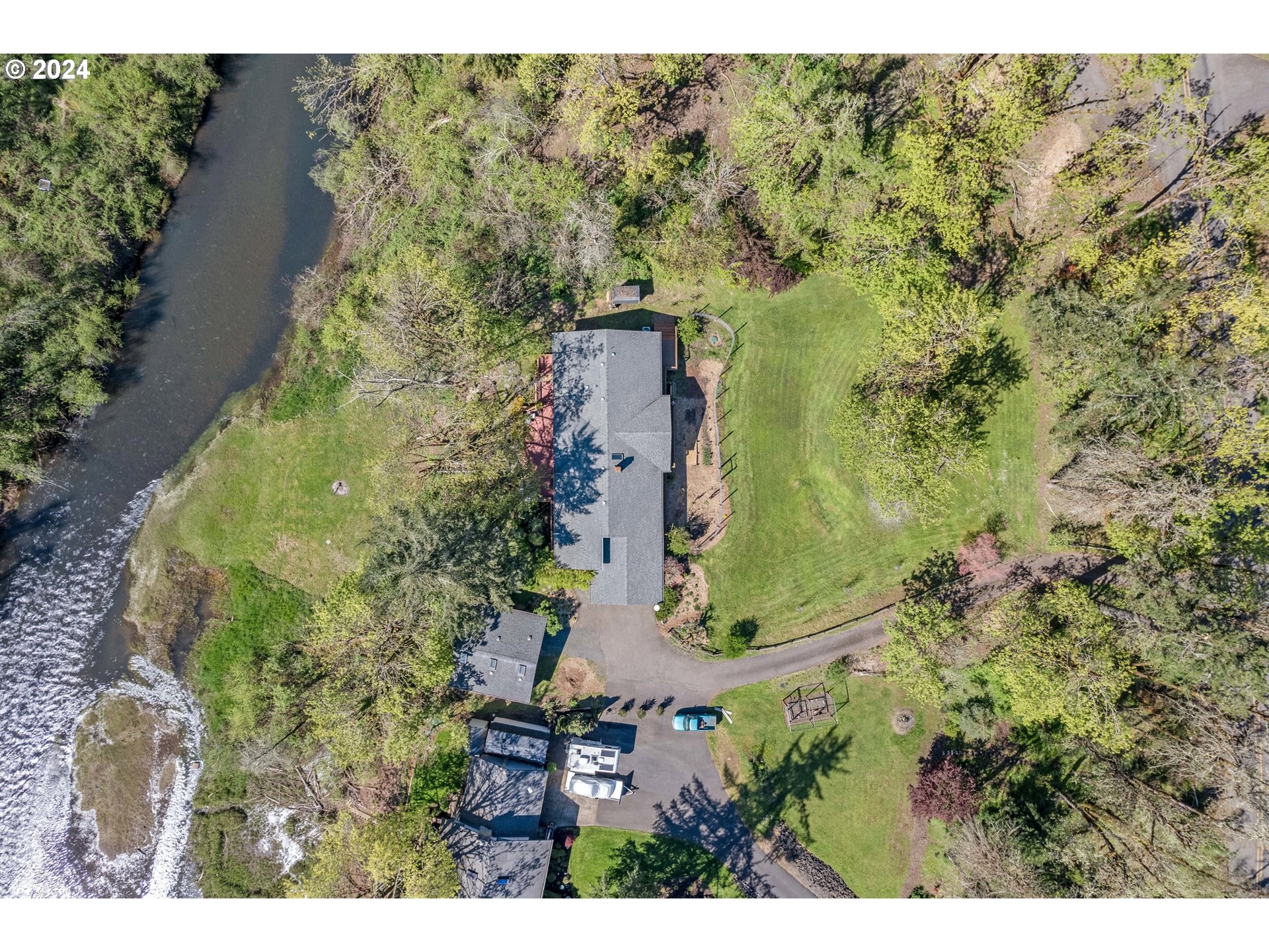 90482 Sunderman Road Springfield, OR 97478 - Photo 40 of 40 an aerial view of a house with a yard