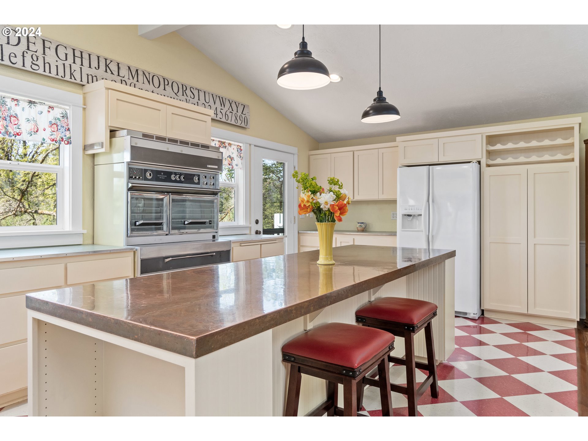 90482 Sunderman Road Springfield, OR 97478 - Photo 8 of 40 a kitchen with stainless steel appliances granite countertop a sink a stove a dining table and chairs