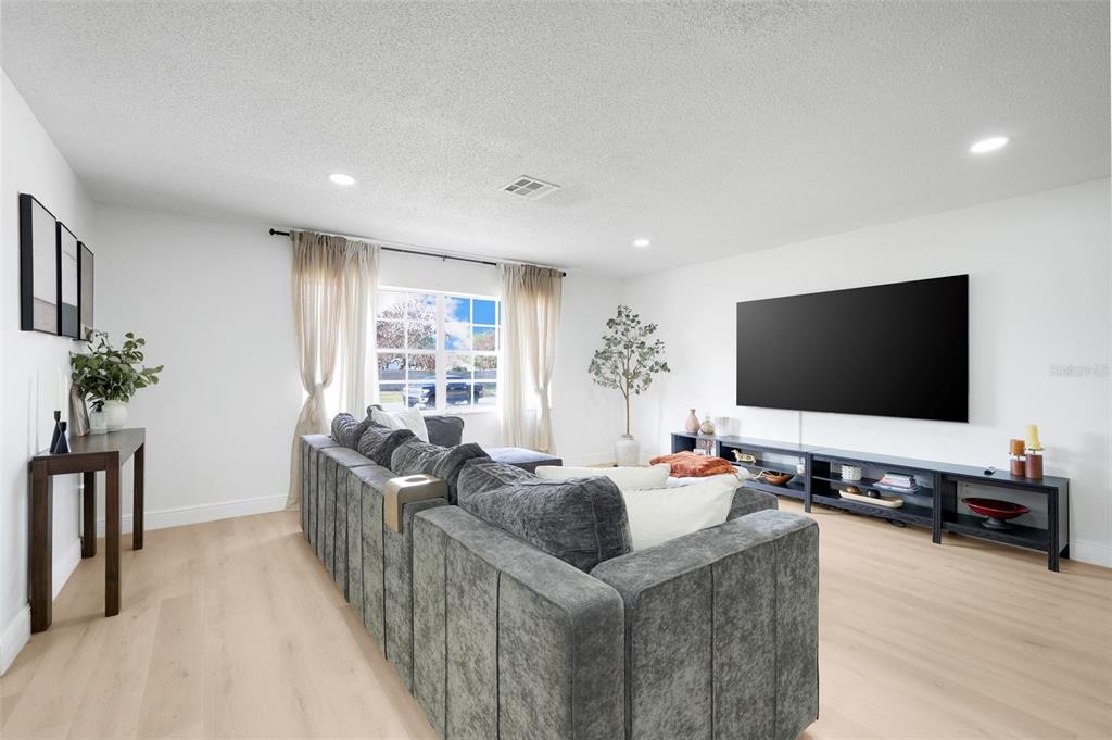 589 Del Rio Street Orlando, FL 32839 - Photo 13 of 30 Gallery Image 13