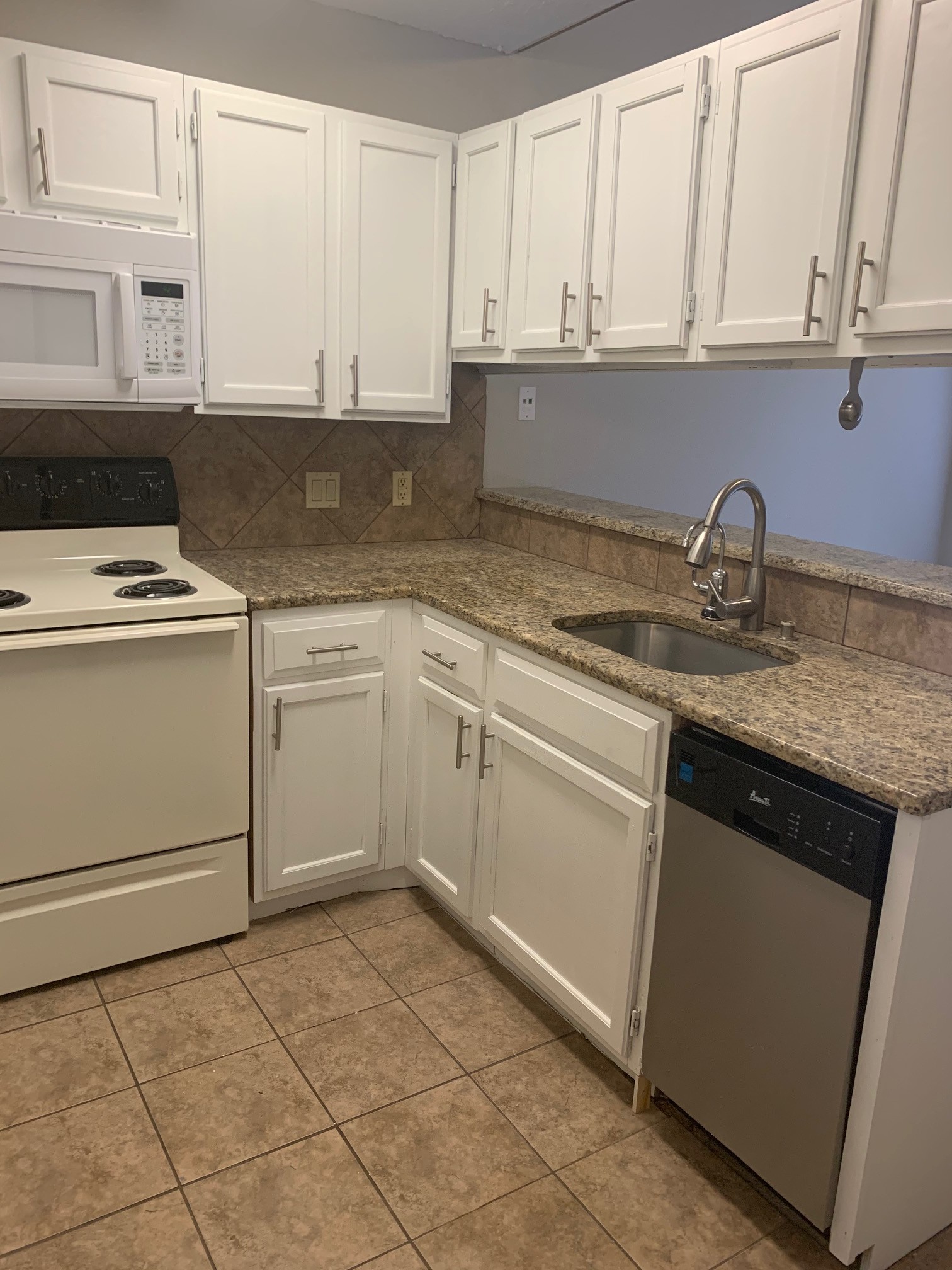 2210 Pearl Street, Unit 305 Austin, TX 78705 - Photo 3 of 8