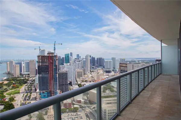 $7,000 | 888 Biscayne Boulevard, Unit 5207, Miami, FL 33132