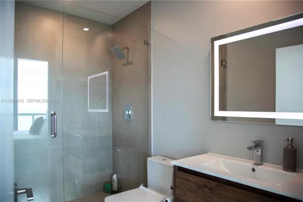 $7,000 | 888 Biscayne Boulevard, Unit 5207, Miami, FL 33132