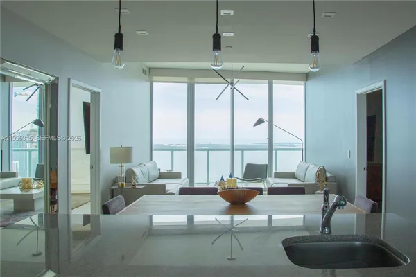 $7,000 | 888 Biscayne Boulevard, Unit 5207, Miami, FL 33132