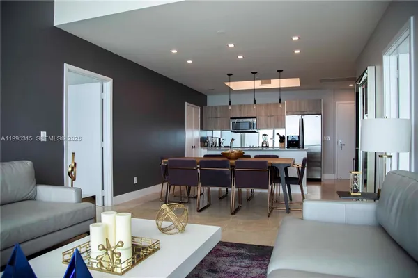 $7,000 | 888 Biscayne Boulevard, Unit 5207, Miami, FL 33132