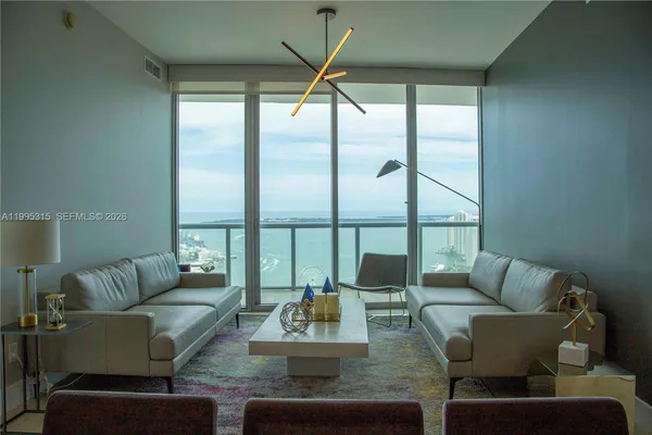 $7,000 | 888 Biscayne Boulevard, Unit 5207, Miami, FL 33132