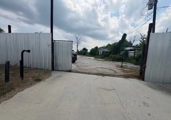 $2,300 | 1904 Little York Road, Houston, TX 77093