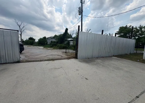 $2,300 | 1904 Little York Road, Houston, TX 77093