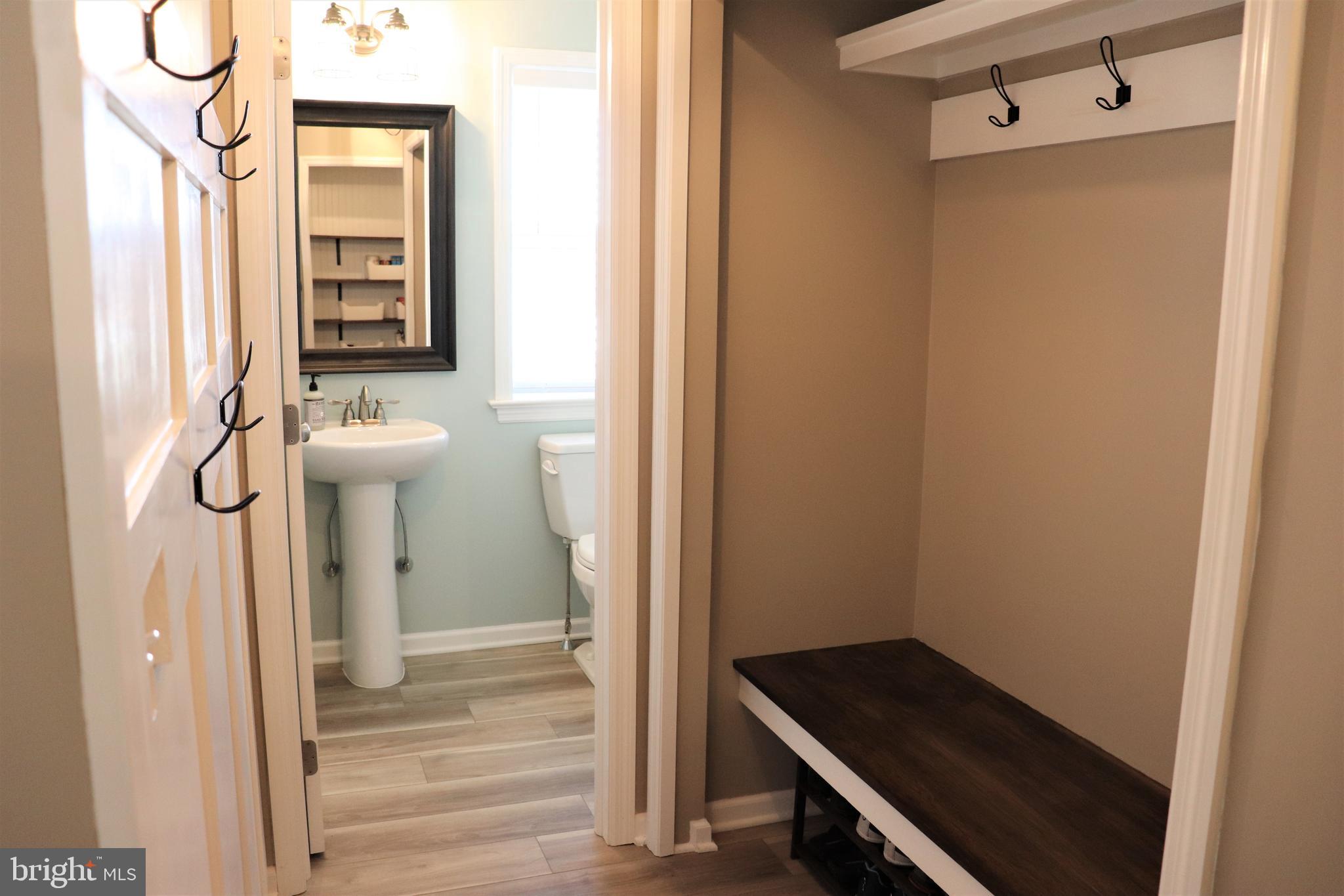 27 Red Sunset Run Ephrata, PA 17522 - Photo 17 of 49 Charming Built-In Bench w/Pegs