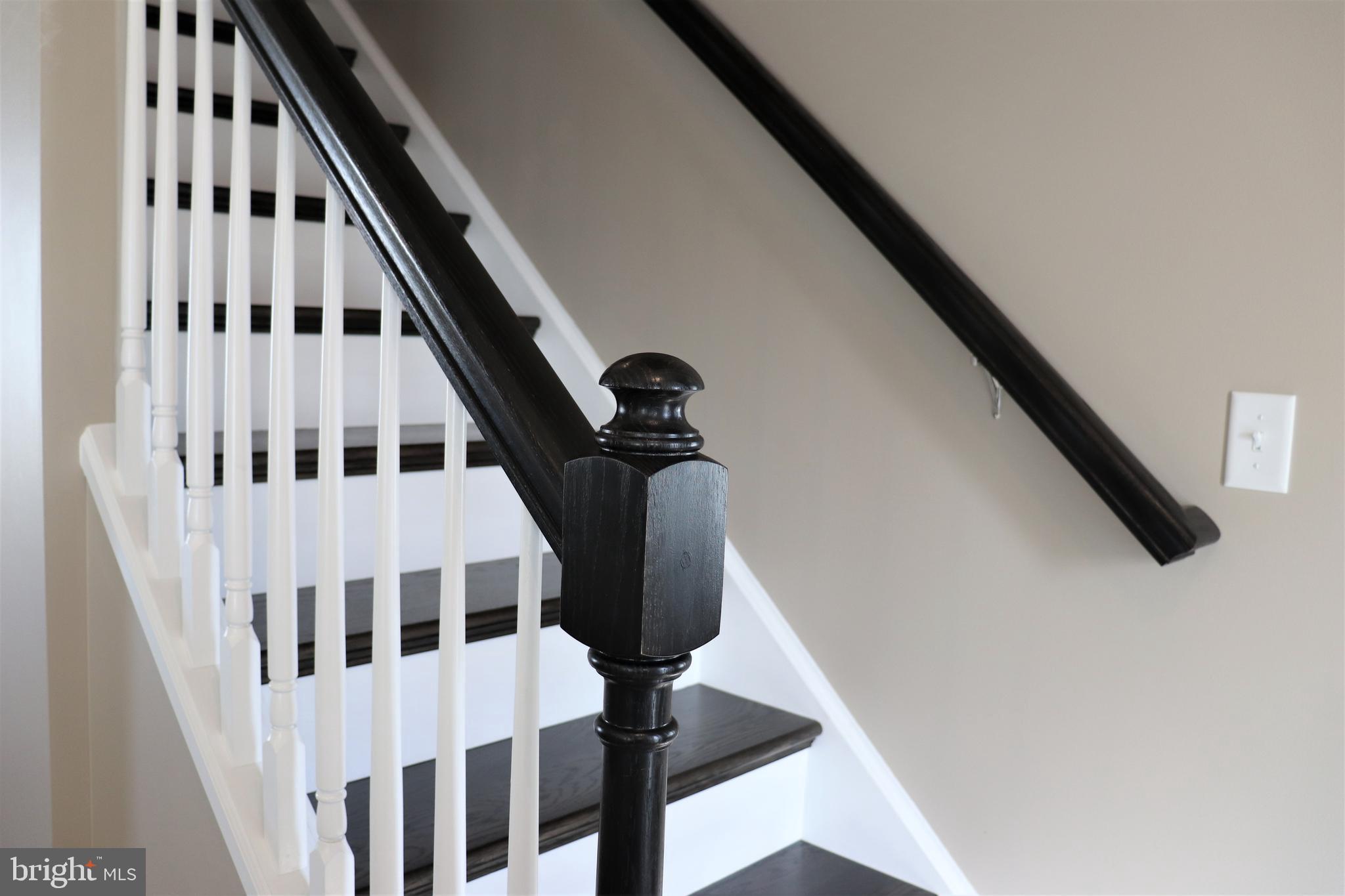 27 Red Sunset Run Ephrata, PA 17522 - Photo 20 of 49 Staircase Details