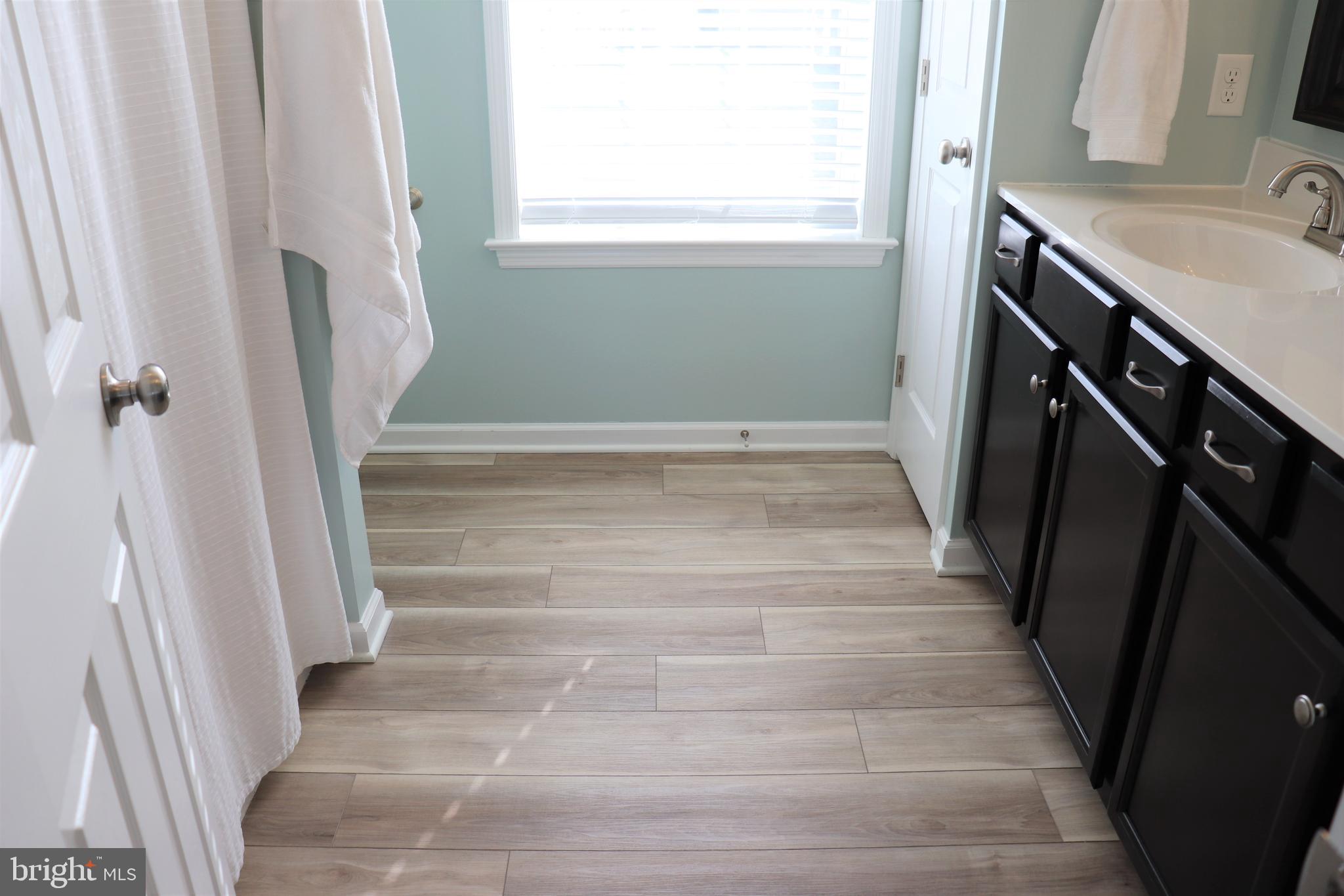 27 Red Sunset Run Ephrata, PA 17522 - Photo 25 of 49 Primary Bathroom w/Linen Closet