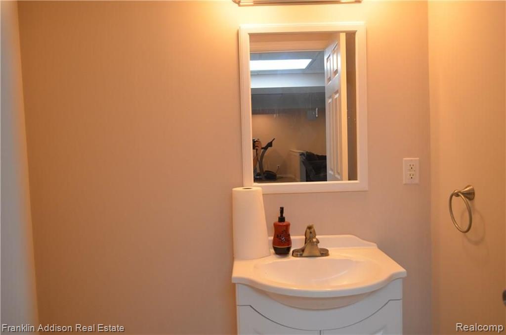 2030 Baron Rochester Hills, MI 48307 - Photo 24 of 24