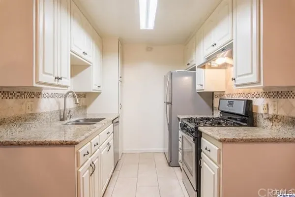 $560,000 | 601 East Orange Grove Avenue, Unit 103, Burbank, CA 91501
