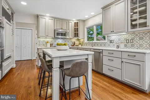 $1,350,000 | 1003 Dewolfe Drive, Alexandria, VA 22308