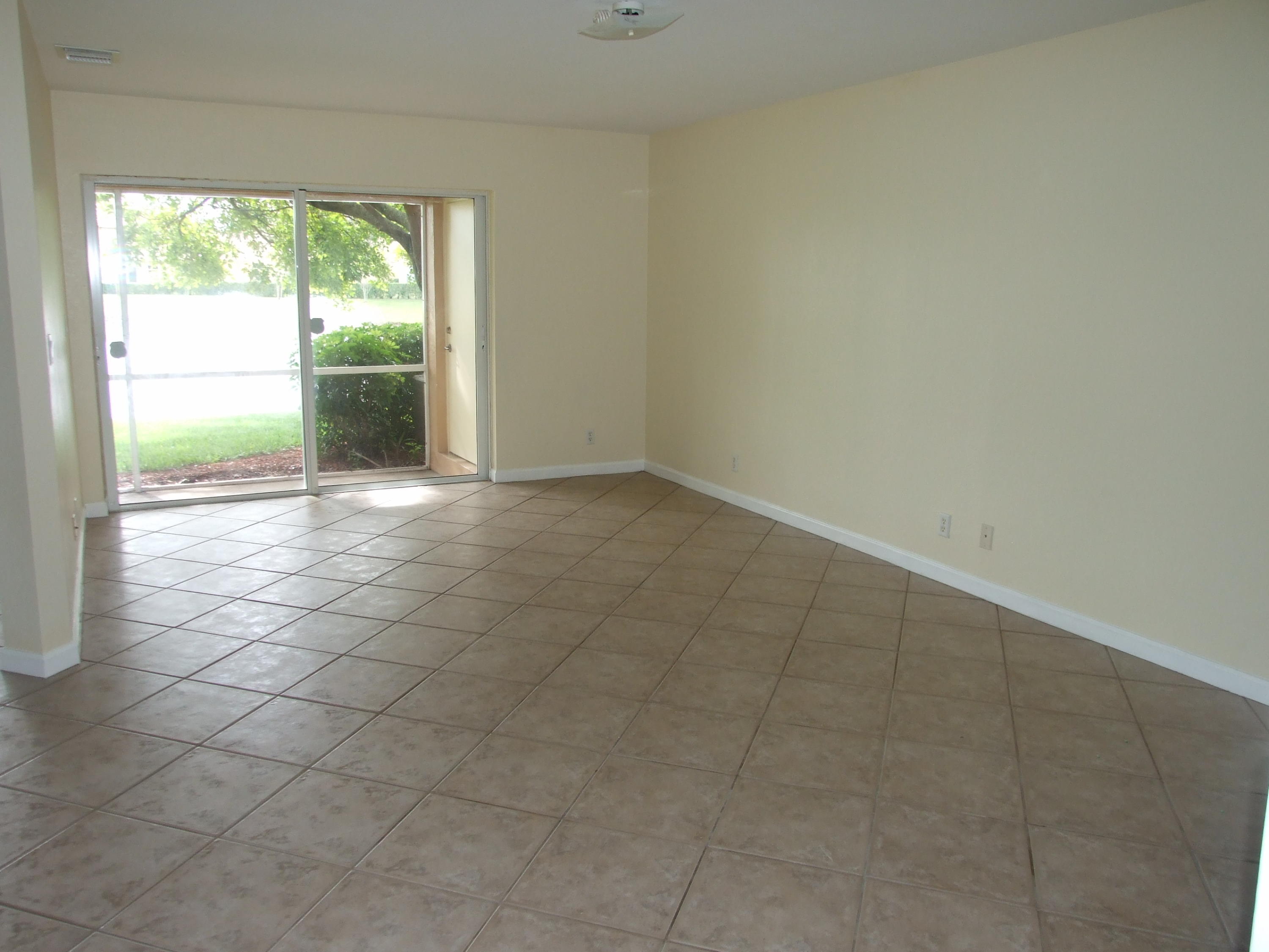 6105 Sandy Bank Terrace Riviera Beach, FL 33407 - Photo 4 of 19 Living Room