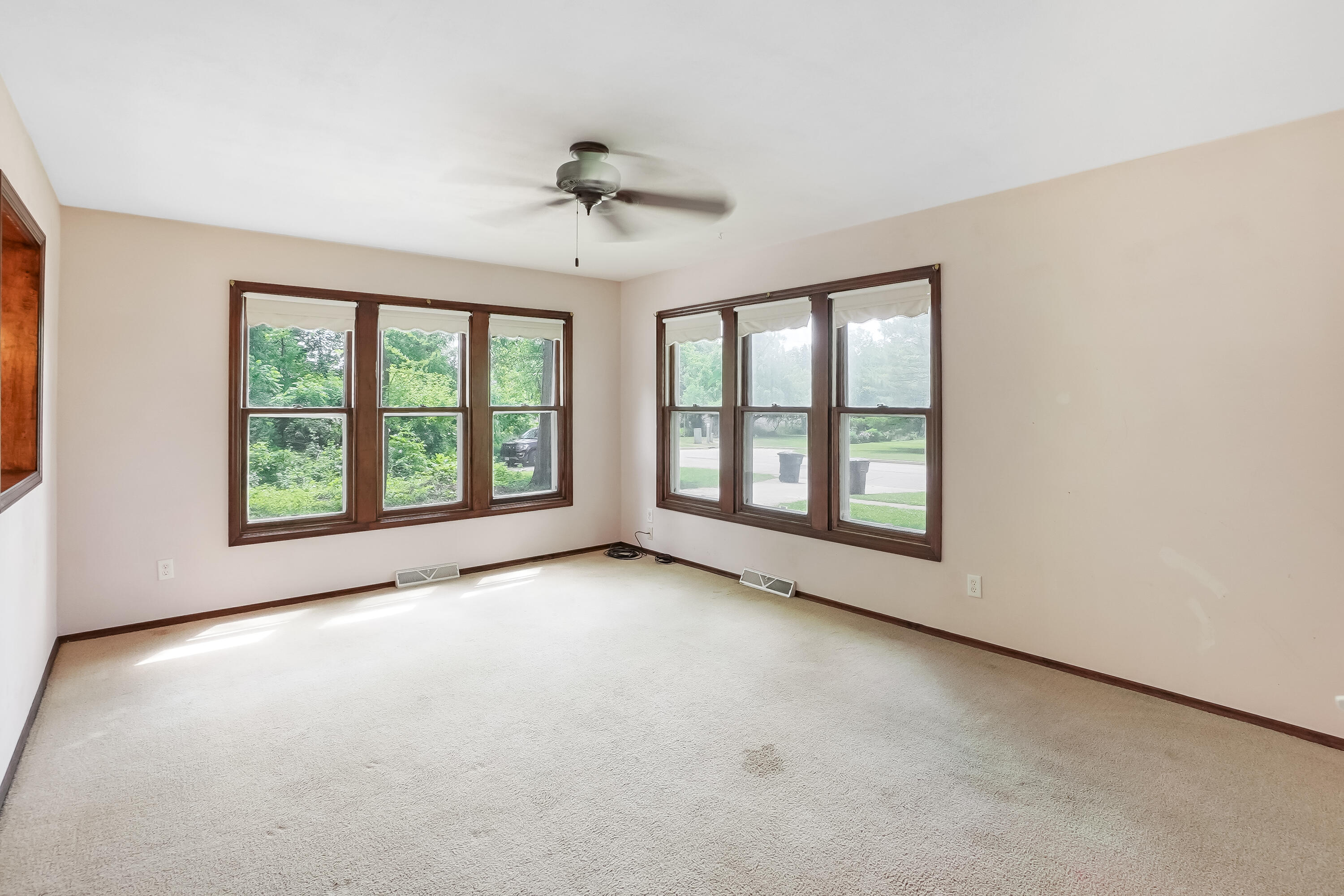 224 Plank Road Mukwonago, WI 53149 - Photo 7 of 30 Family Room