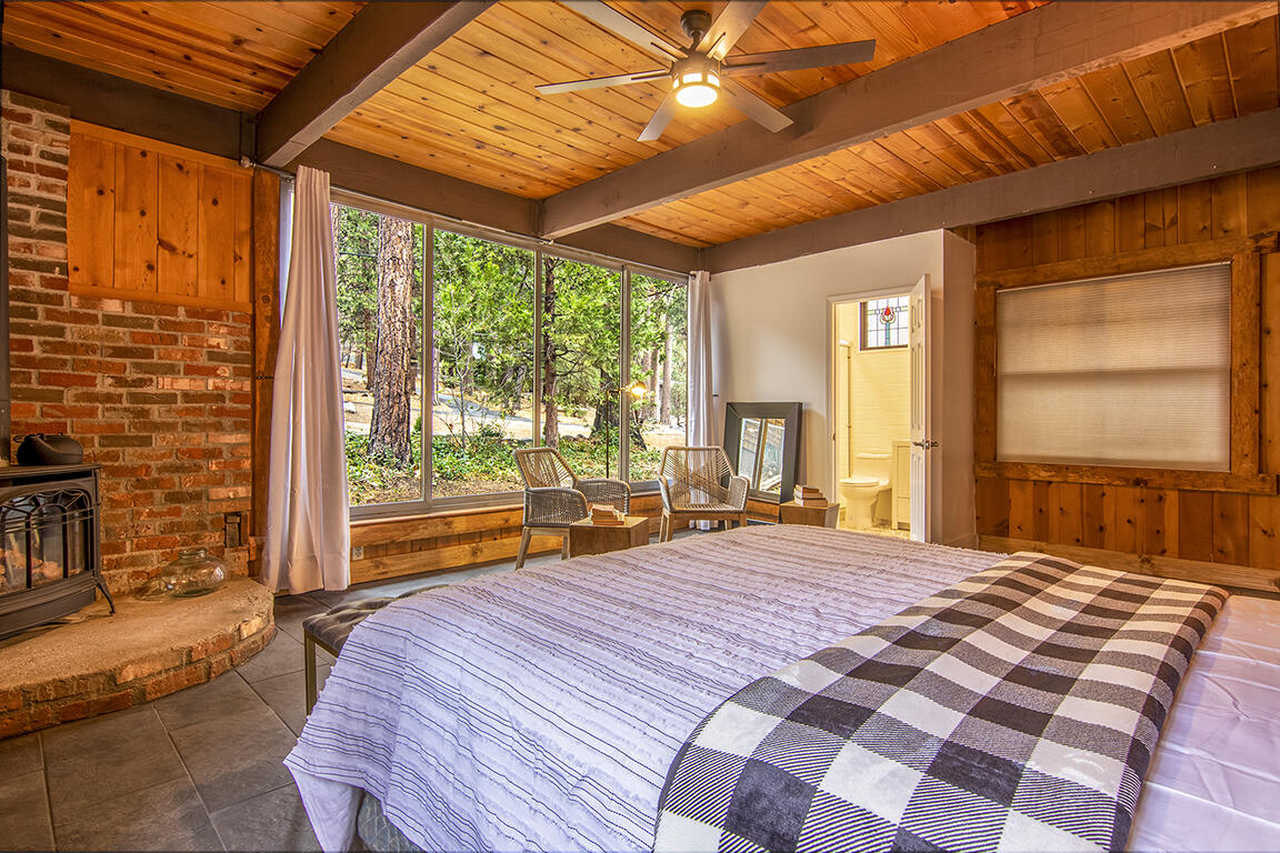 25455 Lodge Road Idyllwild, CA 92549 - Photo 29 of 95 a bedroom with a bed and a large window