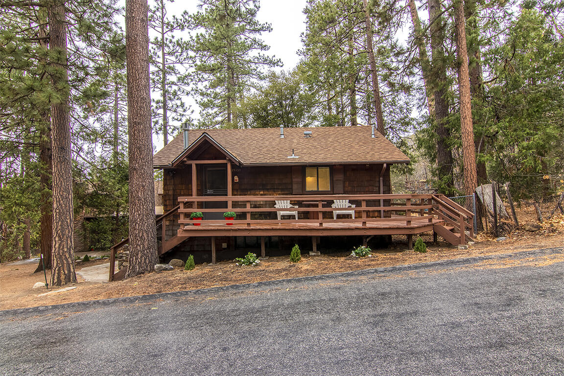 25455 Lodge Road Idyllwild, CA 92549 - Photo 75 of 95 a front view of a house with garden