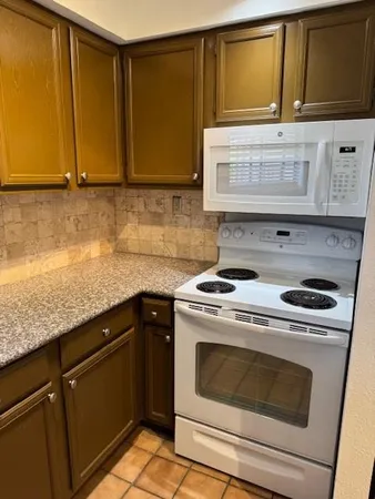 $1,375 | 16301 Ledgemont Lane, Unit 257, Addison, TX 75001