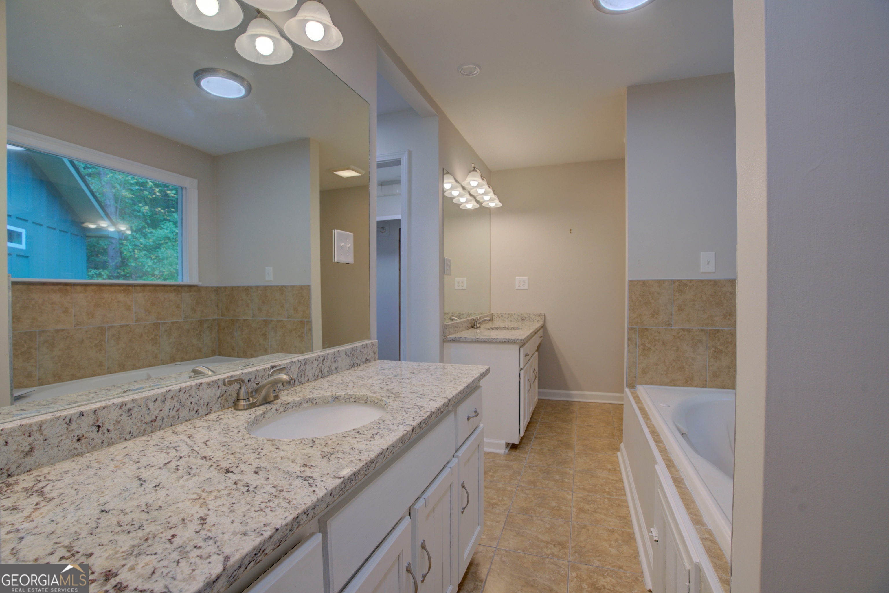 637 Wayside Road Rome, GA 30161 - Photo 18 of 40 a bathroom with a granite countertop sink a toilet and a bathtub