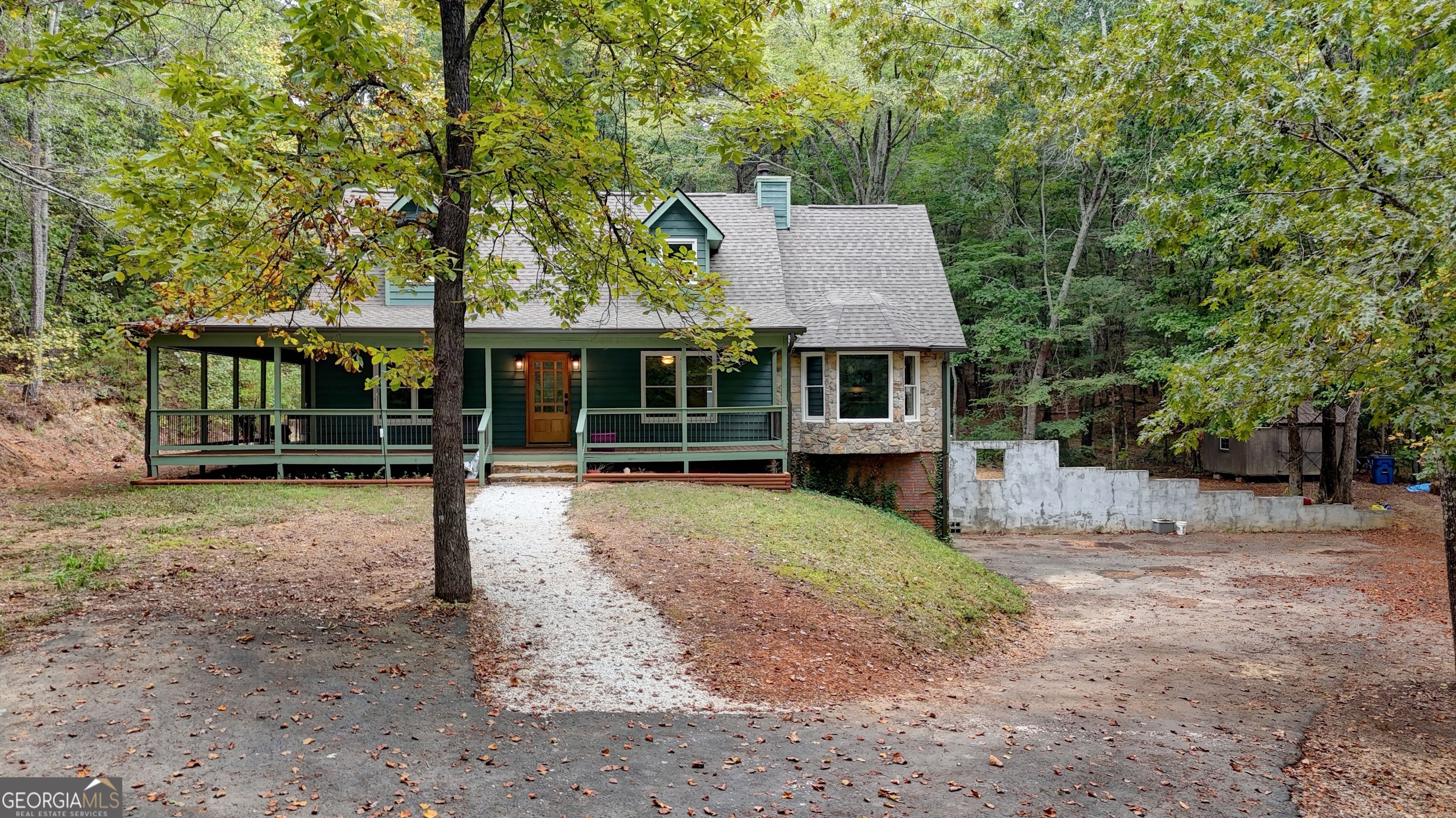 637 Wayside Road Rome, GA 30161 - Photo 2 of 40 a front view of a house with a yard