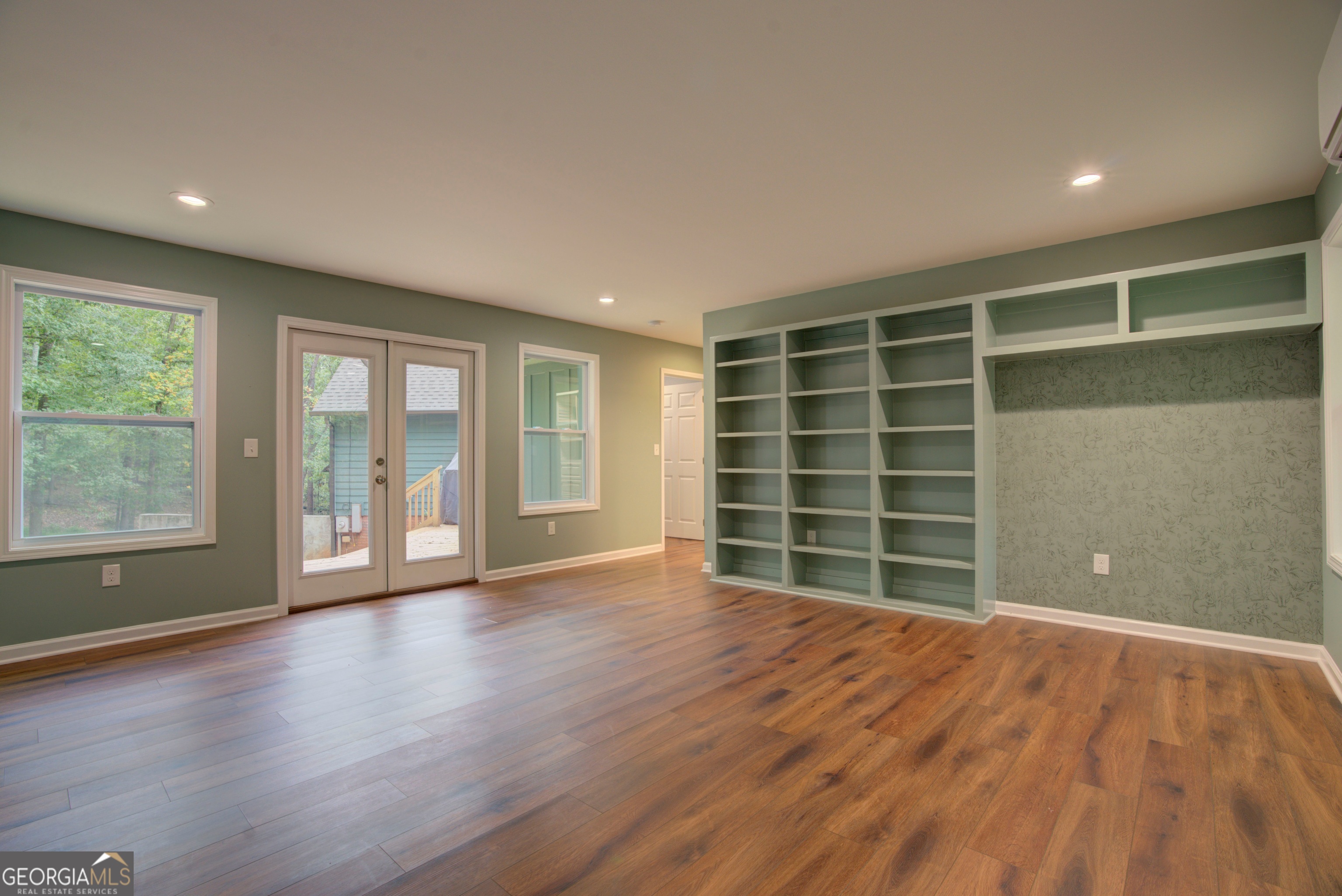 637 Wayside Road Rome, GA 30161 - Photo 25 of 40 an empty room with wooden floor and windows