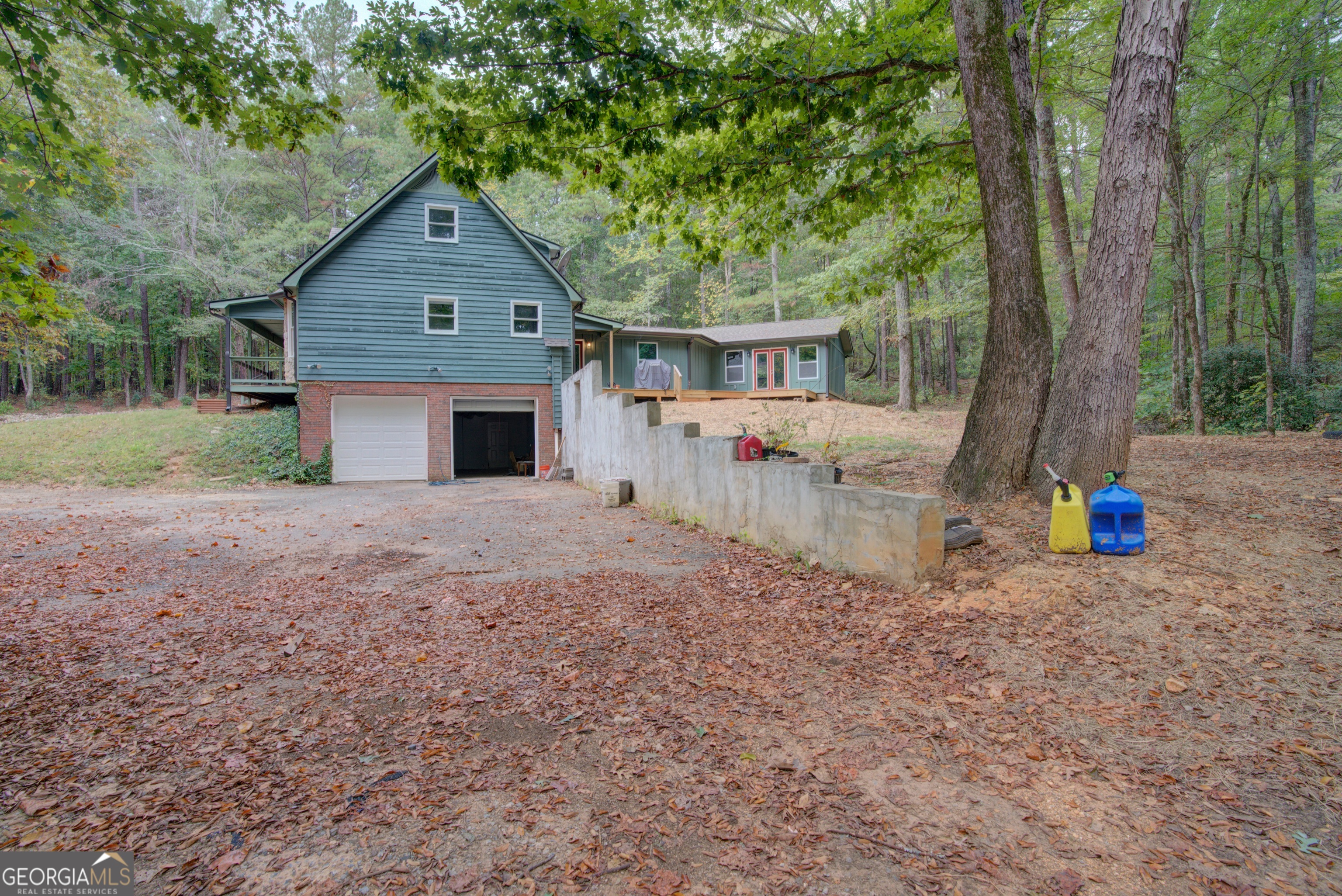637 Wayside Road Rome, GA 30161 - Photo 35 of 40 a front view of a house with a yard and tree