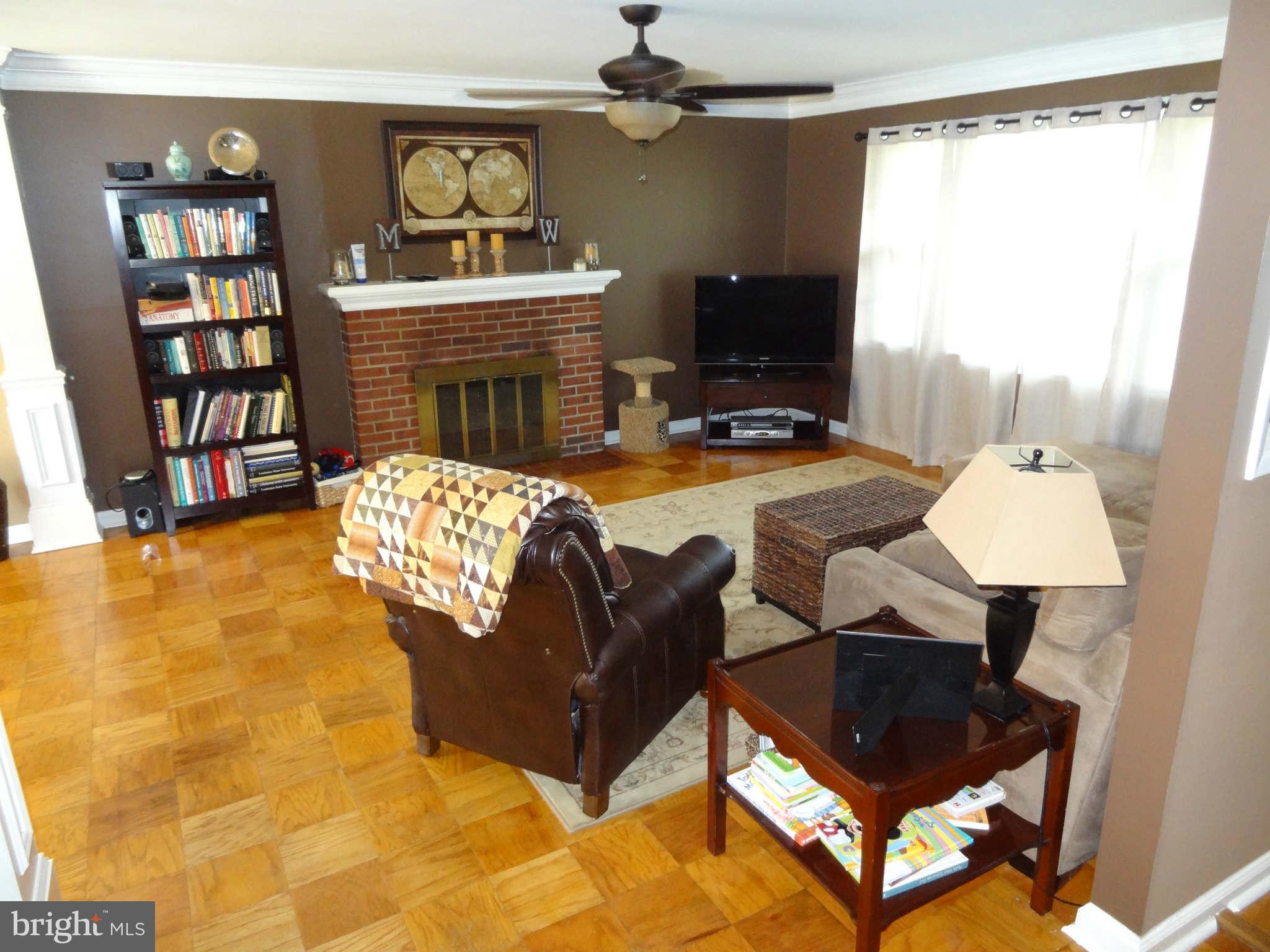 5301 Garner Street Springfield, VA 22151 - Photo 4 of 30 Living Room