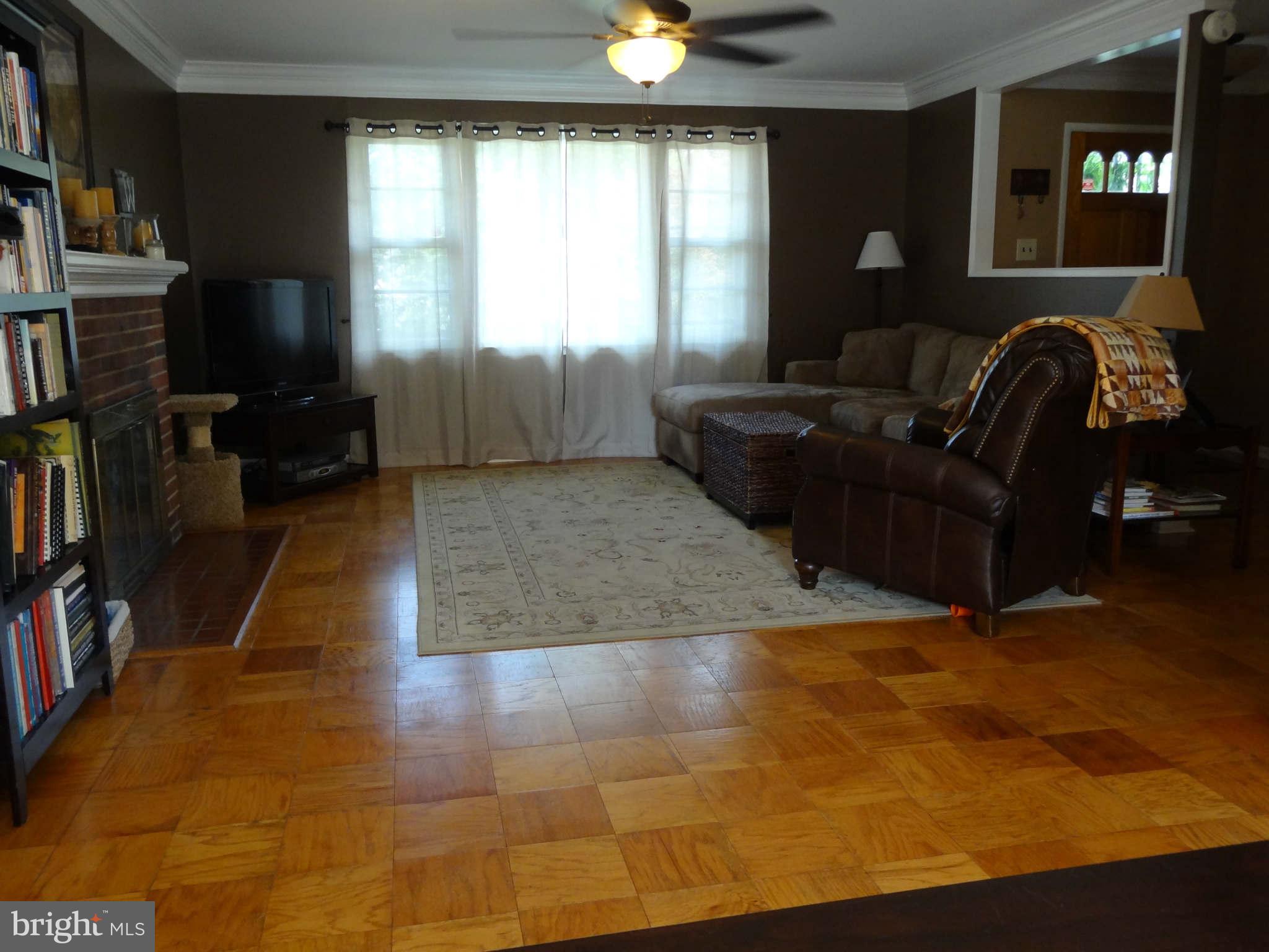 5301 Garner Street Springfield, VA 22151 - Photo 5 of 30 Living Room