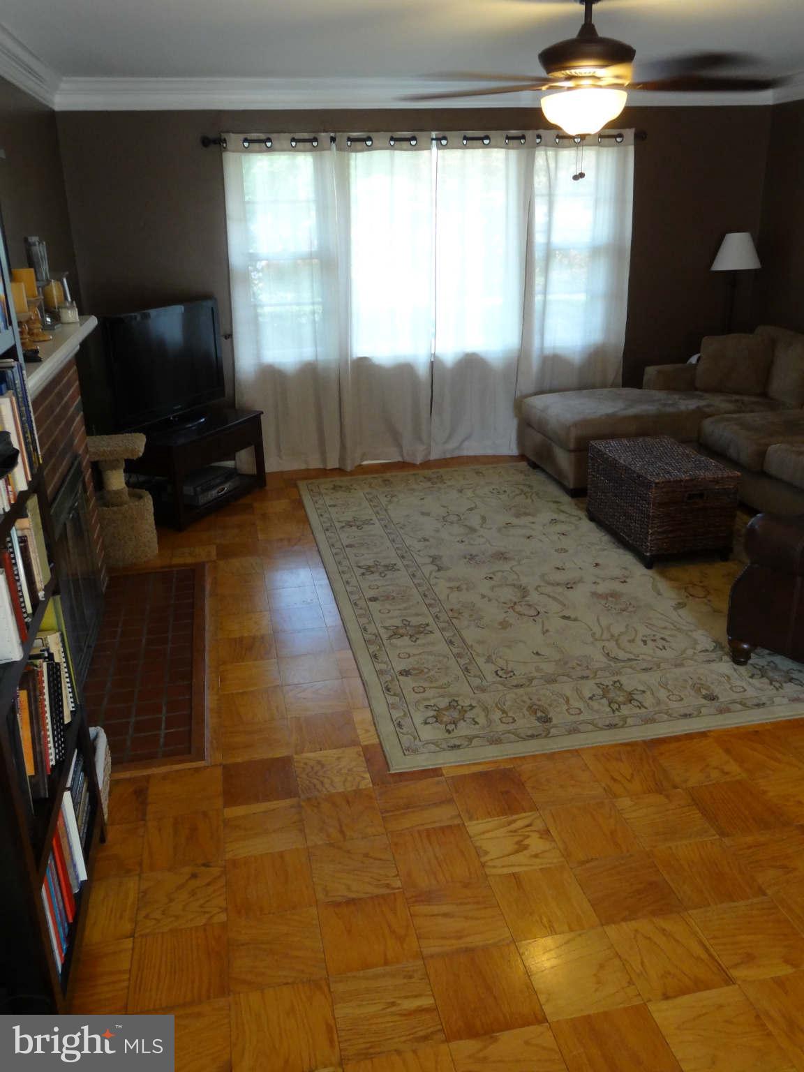 5301 Garner Street Springfield, VA 22151 - Photo 6 of 30 Living Room