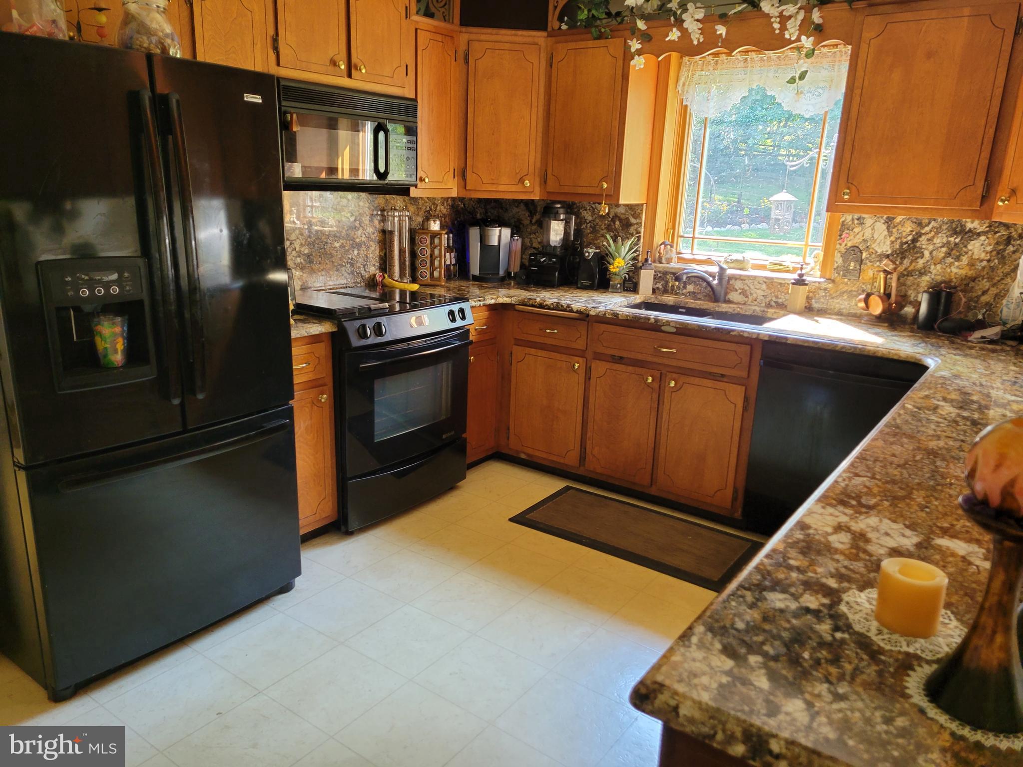 7430 Round Hill Road Frederick, MD 21702 - Photo 29 of 50 Great counter space
