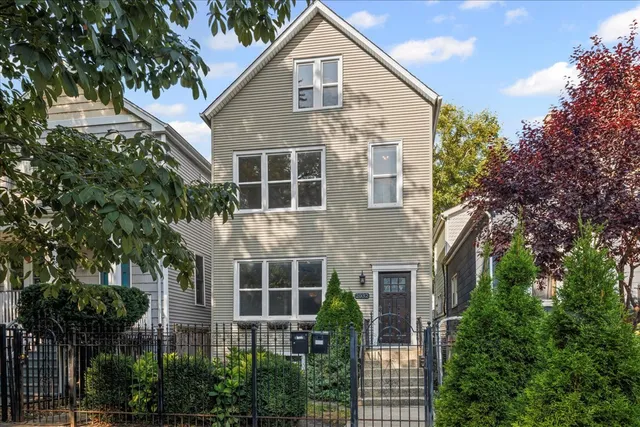 $3,250 | 2032 North Whipple Street, Unit 2, Chicago, IL 60647