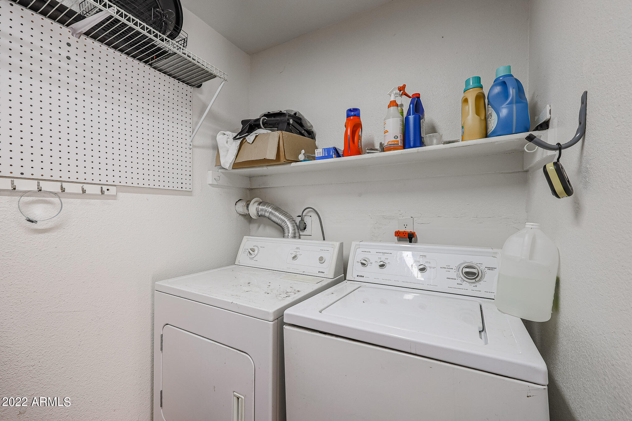 1340 North Recker Road, Unit 141 Mesa, AZ 85205 - Photo 5 of 17 a utility room with dryer and washer