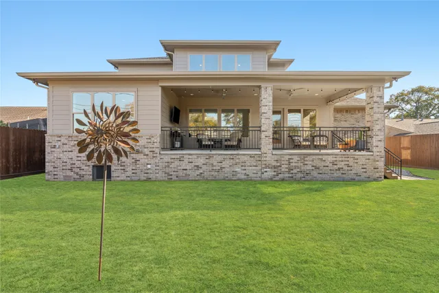 a view of a back yard of the house