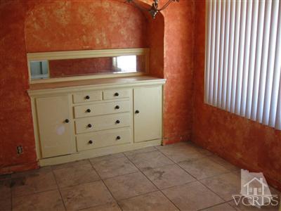 421 Acacia Road Santa Paula, CA 93060 - Photo 4 of 11 a view of an empty room