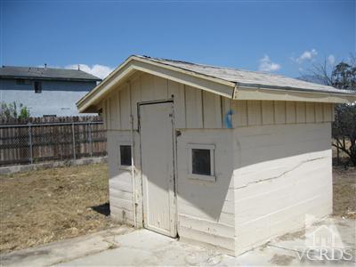 421 Acacia Road Santa Paula, CA 93060 - Photo 9 of 11 a front view of a house with white fence