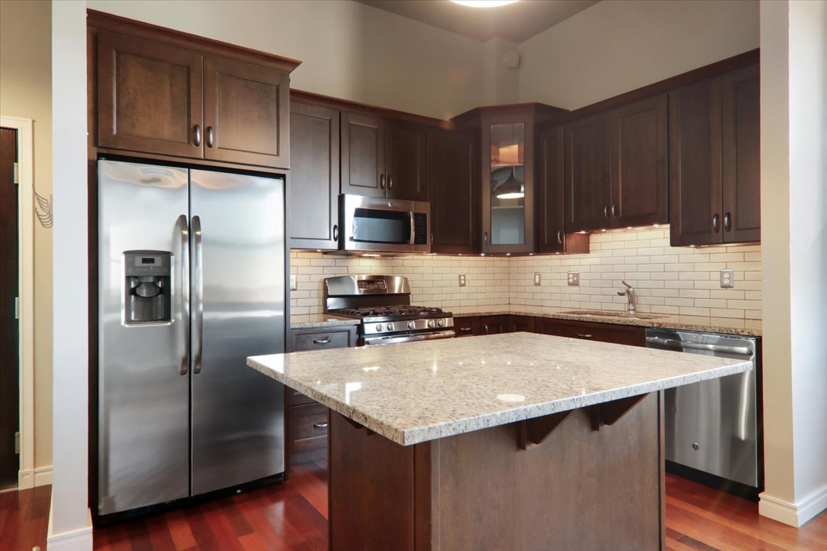 212 North Center Street, Unit 603 Bloomington, IL 61701 - Photo 13 of 35