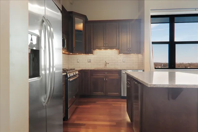 $189,900 | 212 North Center Street, Unit 603, Bloomington, IL 61701