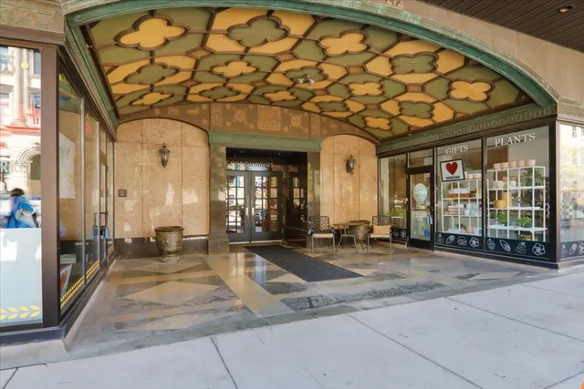 $189,900 | 212 North Center Street, Unit 603, Bloomington, IL 61701