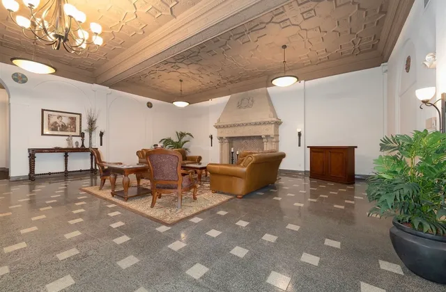 $189,900 | 212 North Center Street, Unit 603, Bloomington, IL 61701