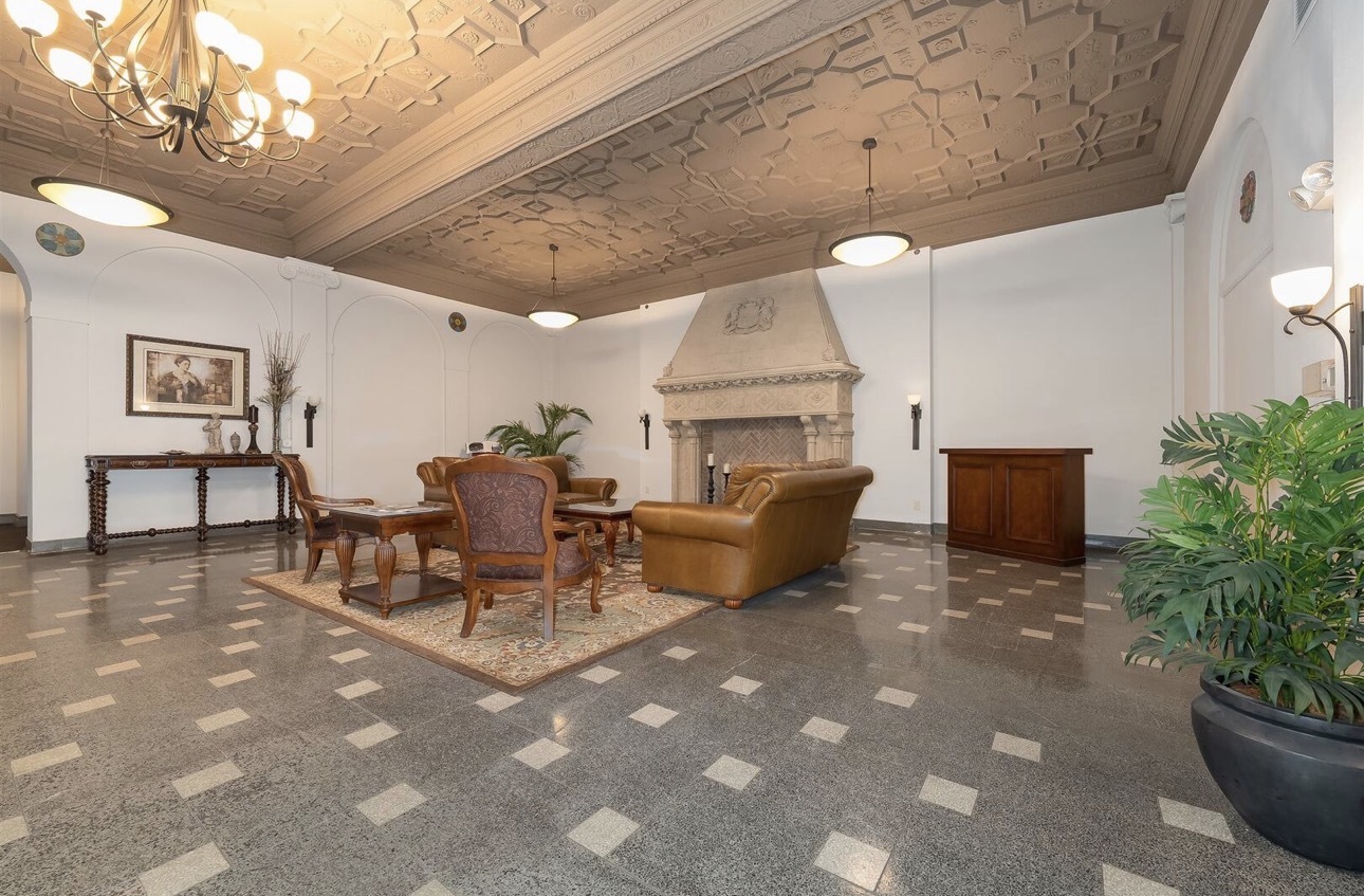 212 North Center Street, Unit 603 Bloomington, IL 61701 - Photo 3 of 35