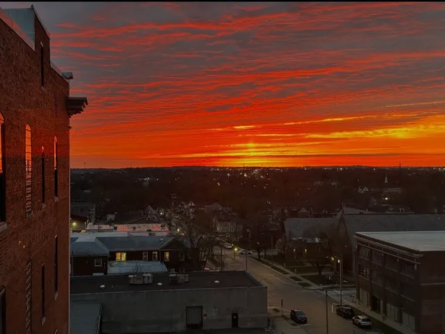 $189,900 | 212 North Center Street, Unit 603, Bloomington, IL 61701