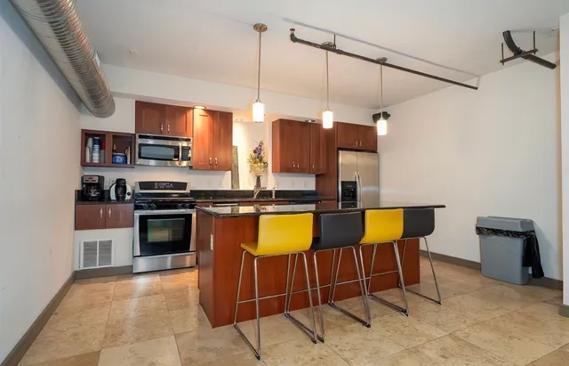 $189,900 | 212 North Center Street, Unit 603, Bloomington, IL 61701